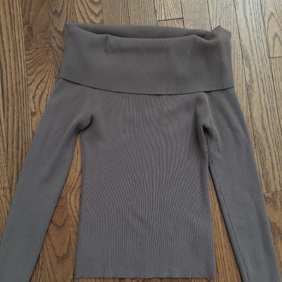 Aritzia Wilfred Croquis Off-Shoulder Ribbed Sweater in Mauve Brown size S - Picture 2 of 8